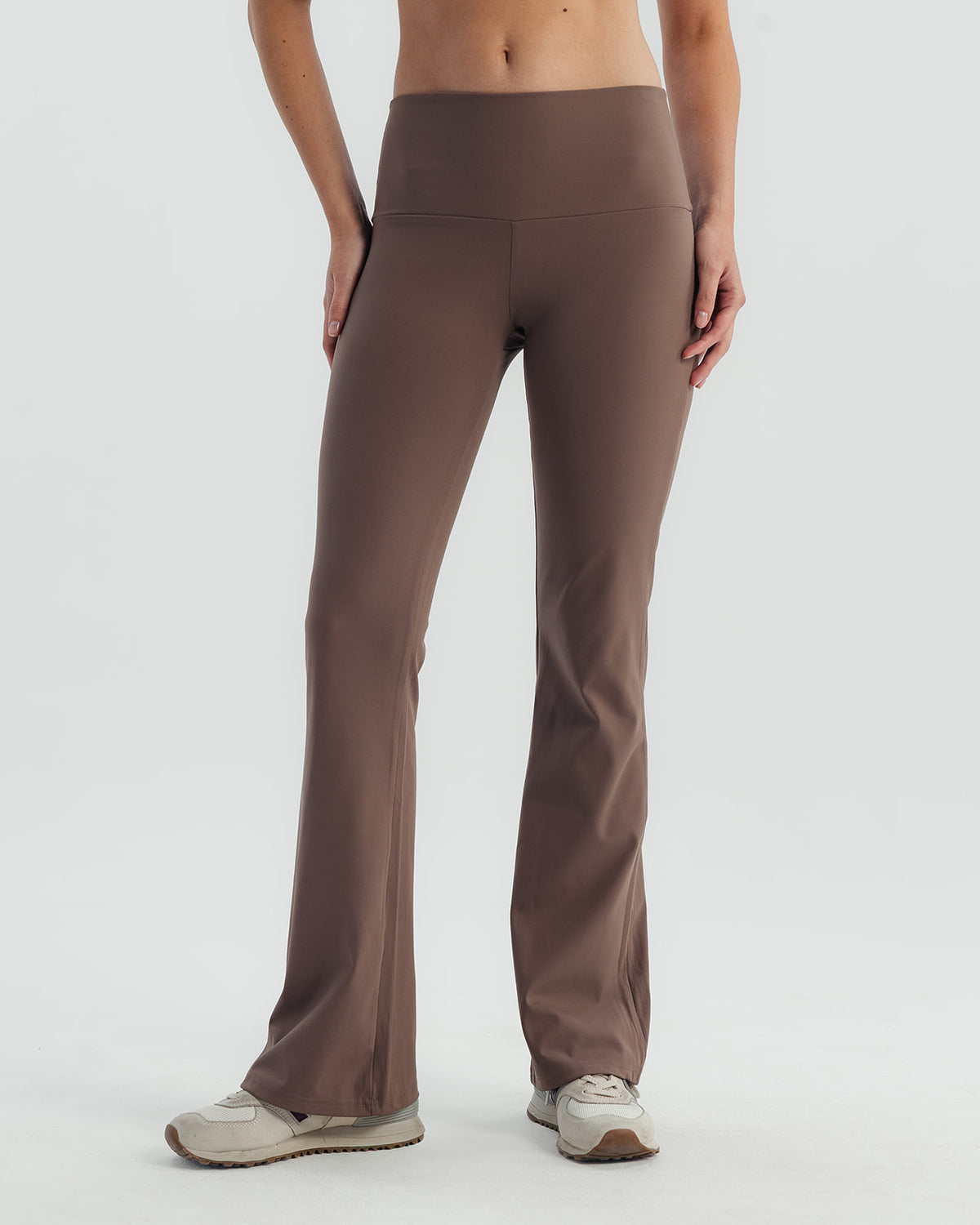 MOVE Flare Pants - Dusty brown