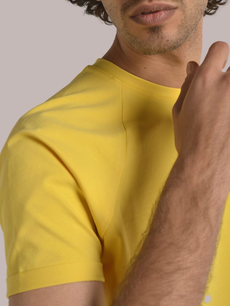 Curved raglan Yellow T-shirt