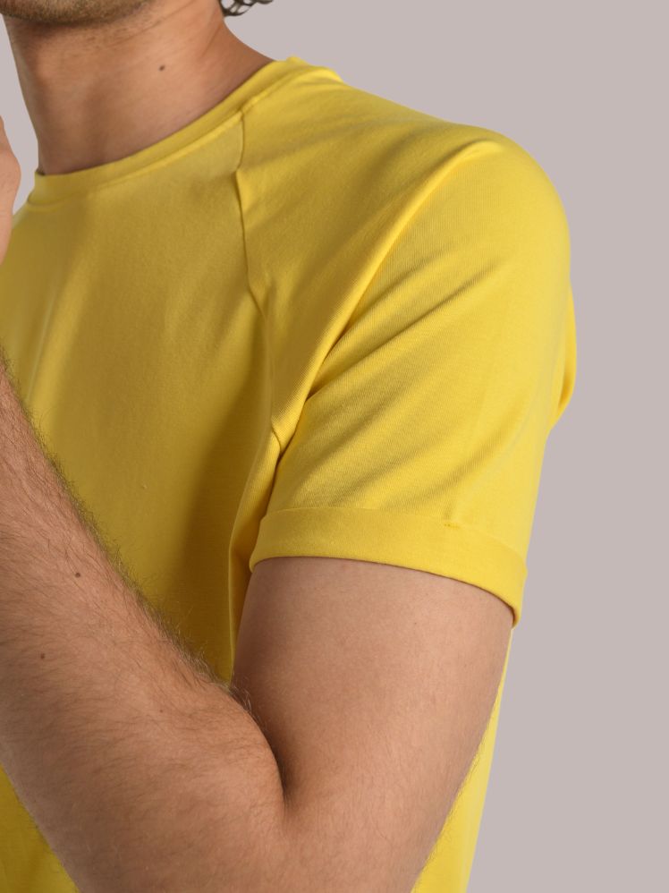 Curved raglan Yellow T-shirt